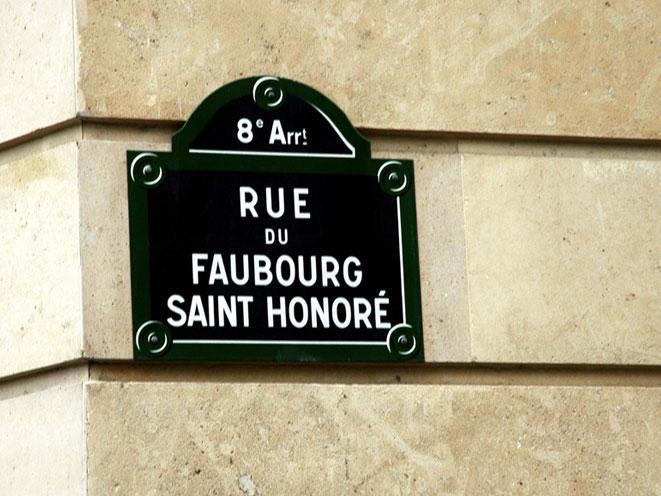 Devinez qui pose son Gallet Rue St Honoré ?